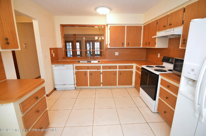 909 Candlebrook Ln - Photo 2 of 20