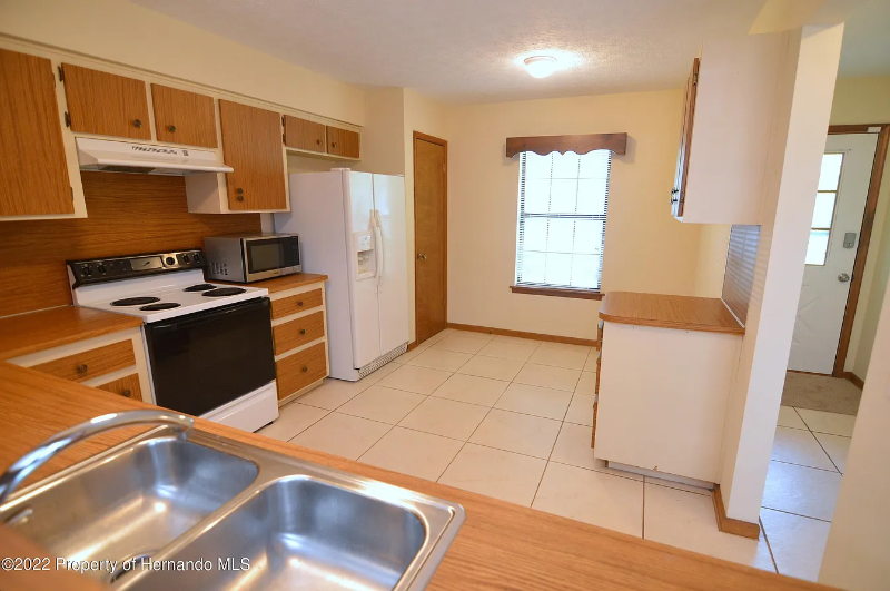 909 Candlebrook Ln - Photo 3 of 20