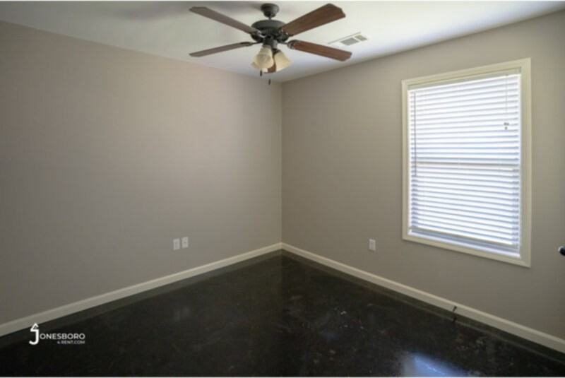 107 S Oak St #14 - Photo 2 of 15