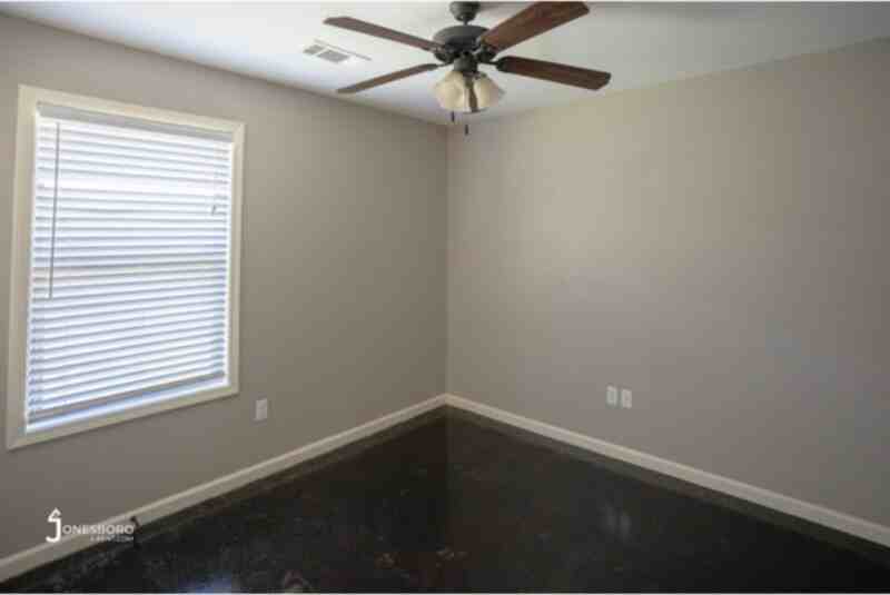 107 S Oak St #14 - Photo 3 of 15