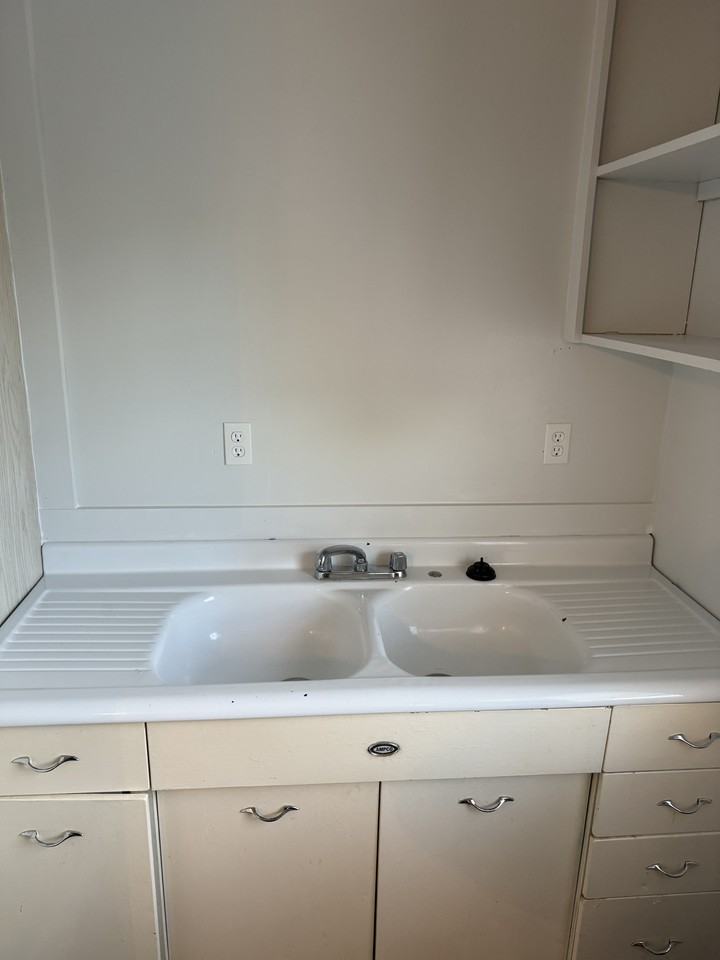 311 W 5th St #311B - Photo 4 of 8