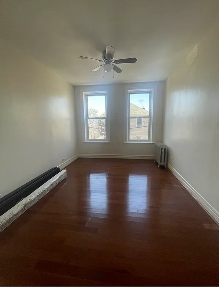 186 E 38th St #3 - Photo 5 of 10