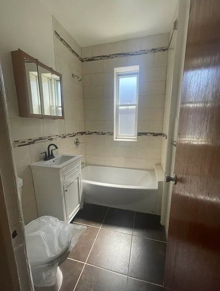186 E 38th St #3 - Photo 7 of 10