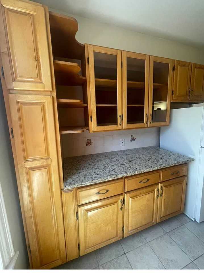 186 E 38th St #3 - Photo 4 of 13