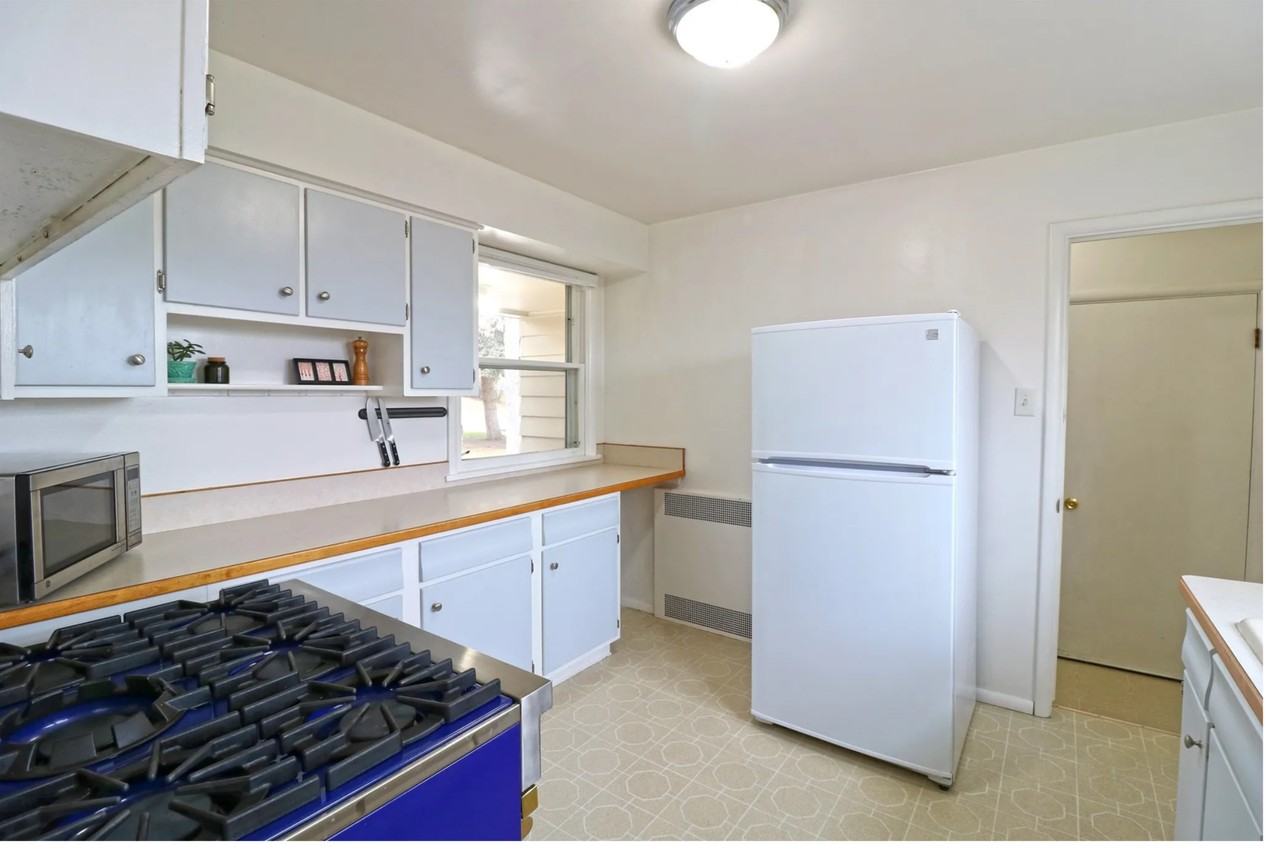 1114 Knight St Unit A #NA - Photo 6 of 17