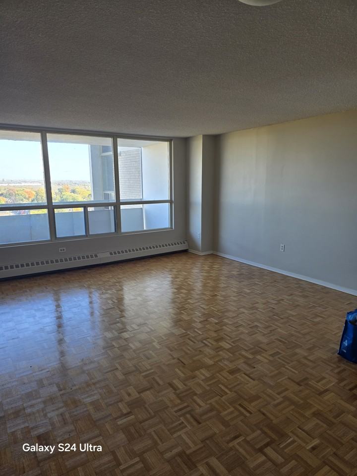 Oxford Towers - Photo 2 of 7