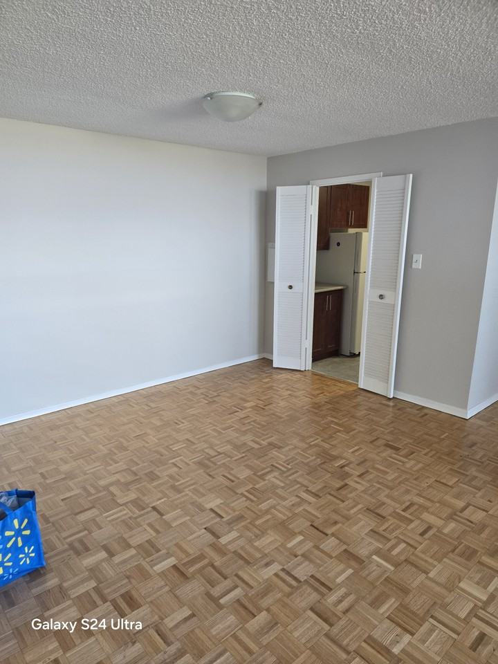 Oxford Towers - Photo 4 of 7