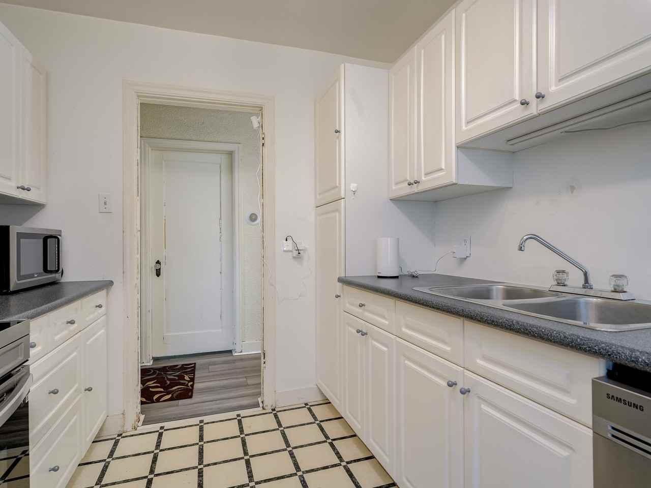 3233 Kingsley Street - Photo 3 of 11