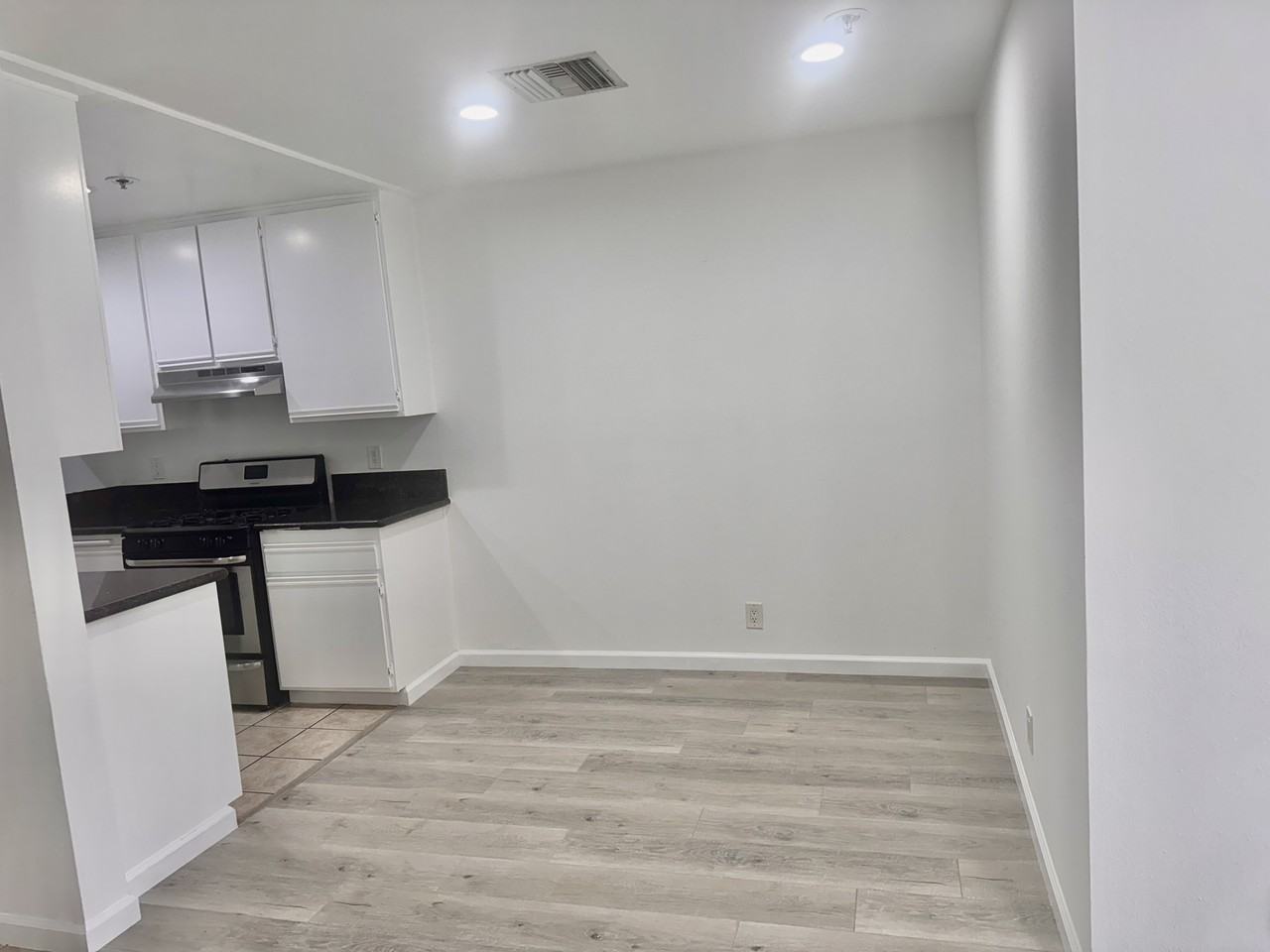 100 N Clark - Photo 2 of 10