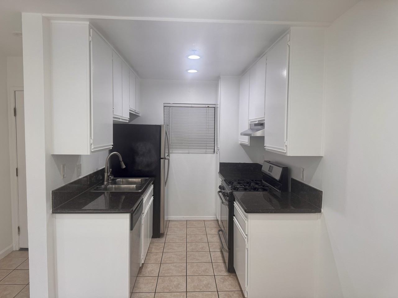 100 N Clark - Photo 3 of 10