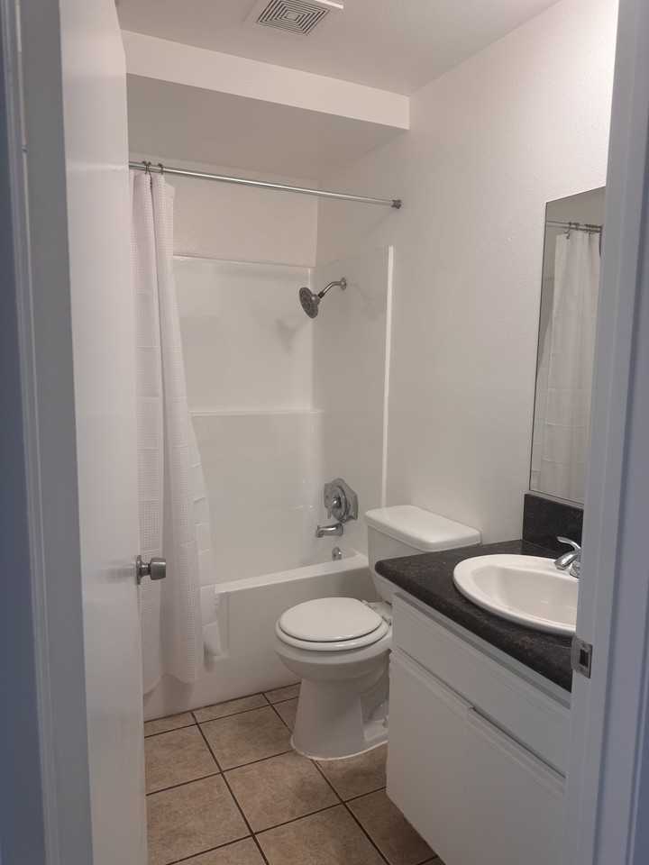 100 N Clark - Photo 4 of 10