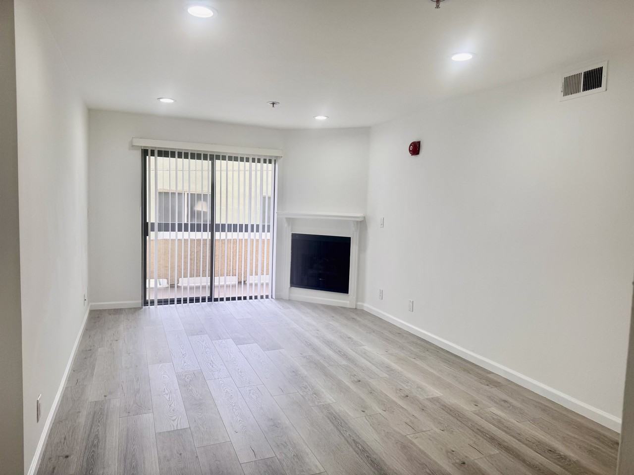 100 N Clark - Photo 6 of 10