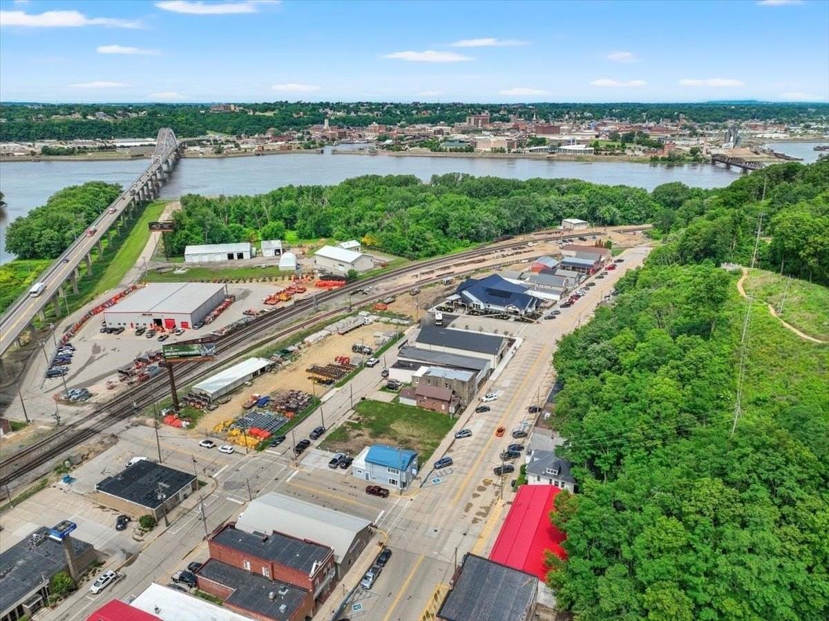 166 Sinsinawa Avenue - Photo 5 of 18