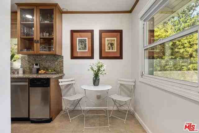 4219 Saugus Ave - Photo 2 of 8