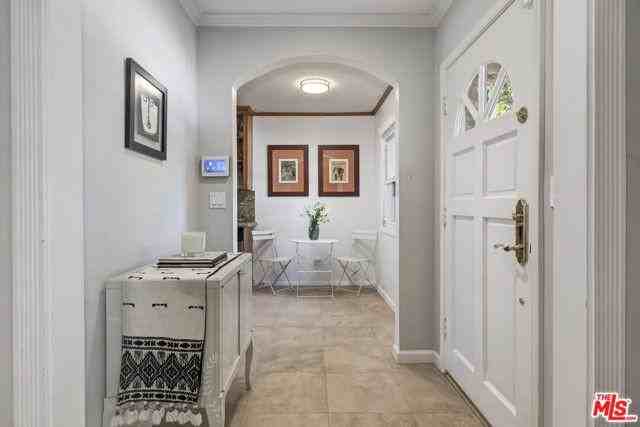 4219 Saugus Ave - Photo 3 of 8