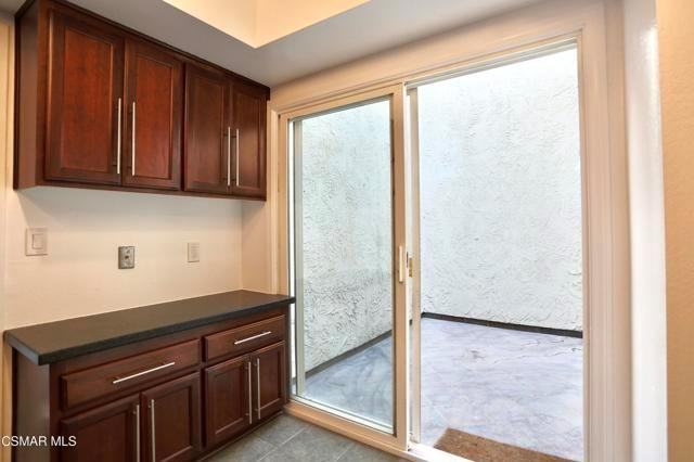 11738 Moorpark St - Photo 3 of 8