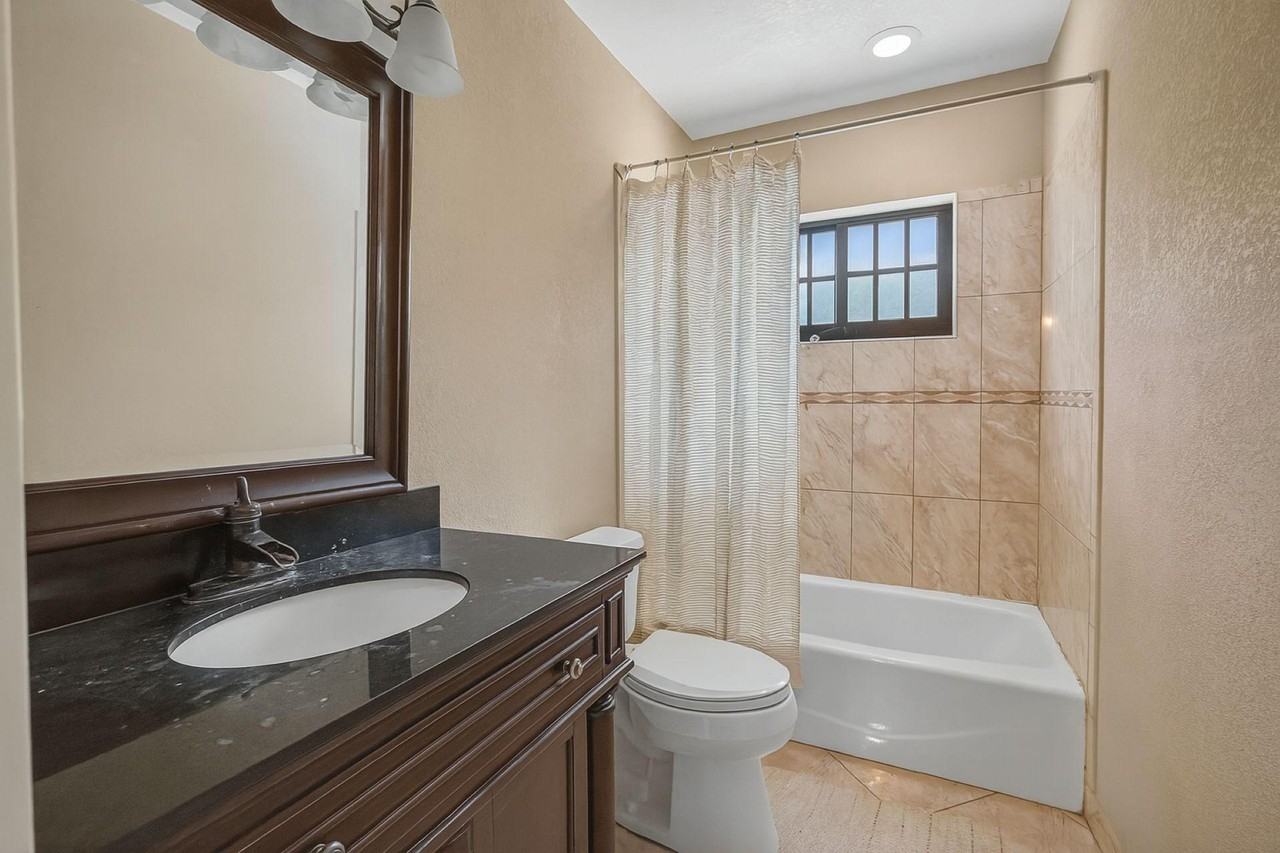 Nw 21st Ave - Photo 2 of 7