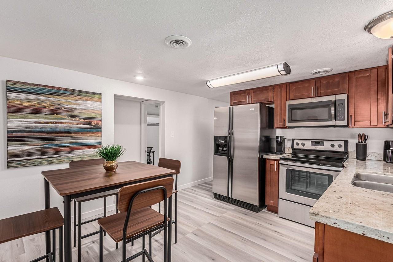 S Windsor - Photo 2 of 8