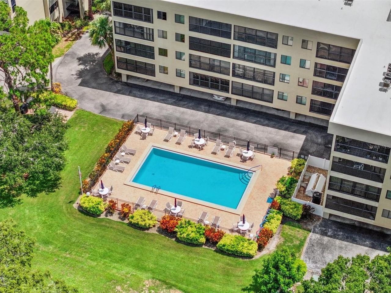 1942 Golfview Dr #1942 - Photo 5 of 45