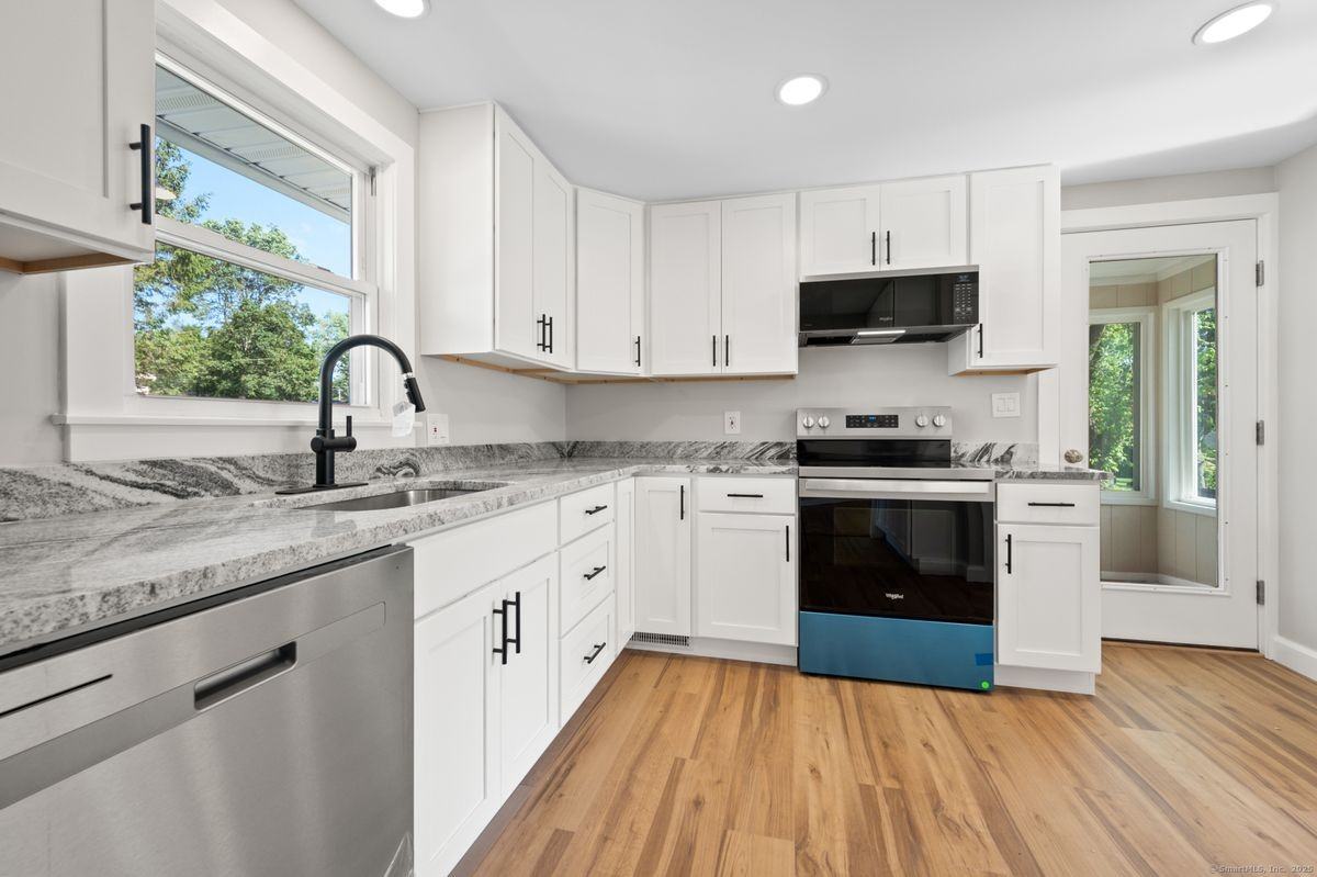 21 Crestwood Ave - Photo 3 of 21