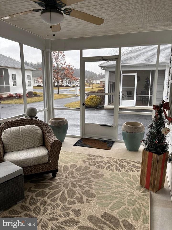 2748 Meadow Dr - Photo 2 of 12