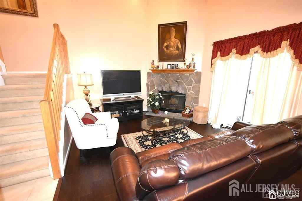 42 Heather Ct - Photo 3 of 27