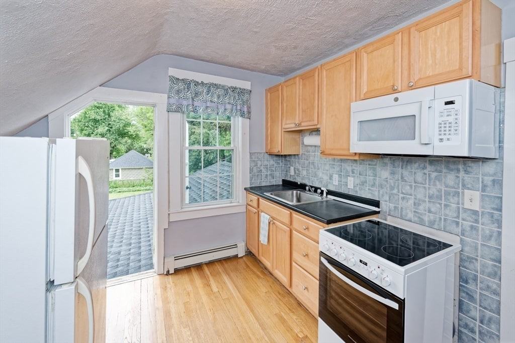 336 Bishop St - Photo 7 of 18