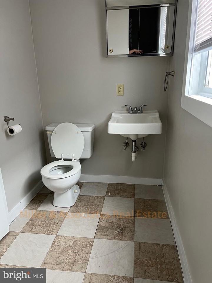 228 Chambersburg St - Photo 7 of 10