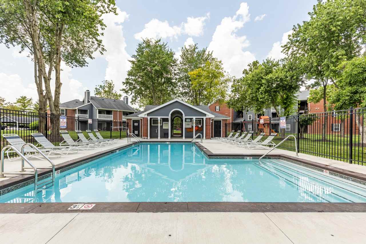 Hunters Point Apartments - Photo 4 of 104