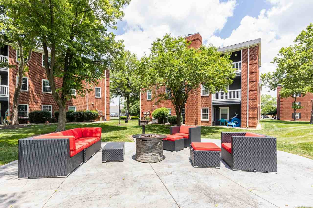 Hunters Point Apartments - Photo 5 of 104