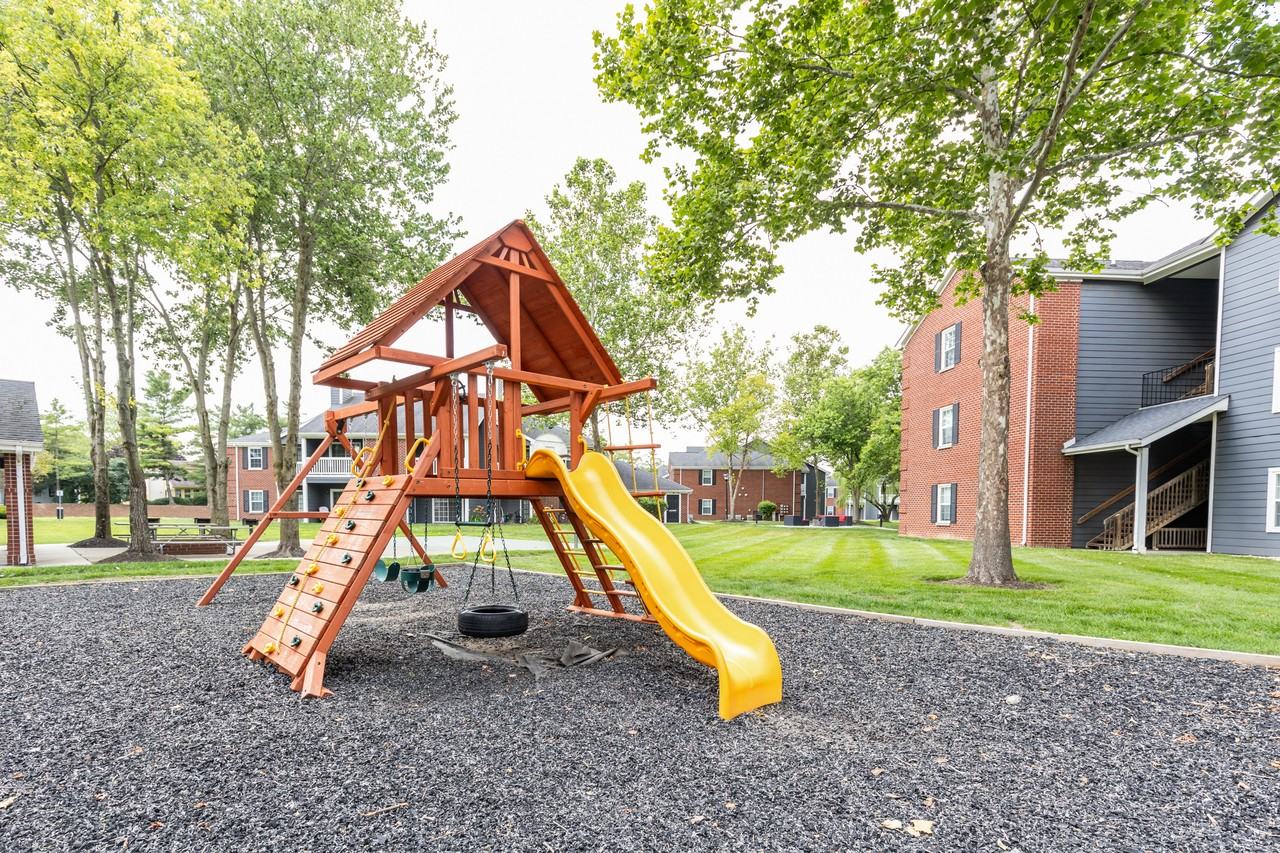 Hunters Point Apartments - Photo 6 of 104