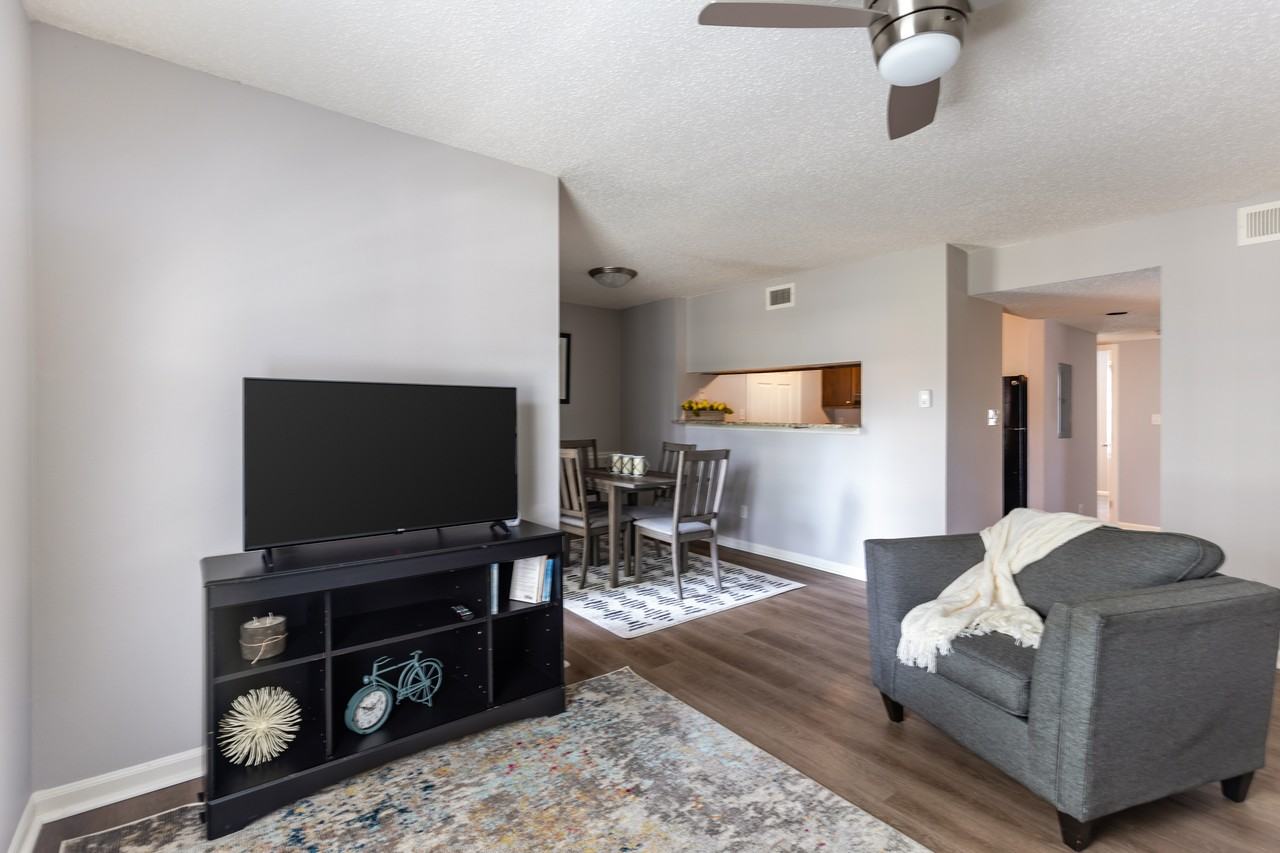 Hunters Point Apartments - Photo 2 of 104