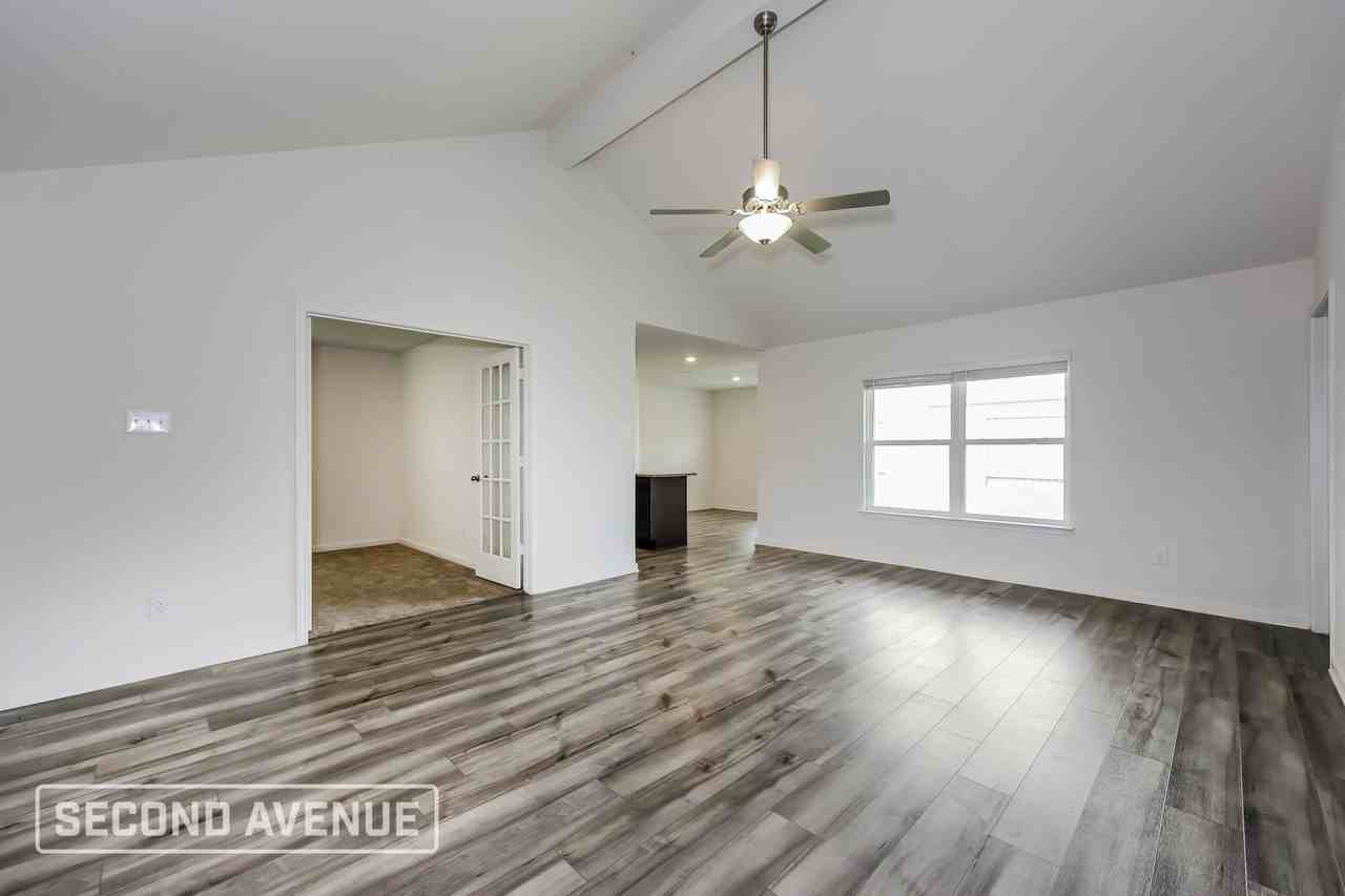 1321 Woodwinds Dr - Photo 4 of 28