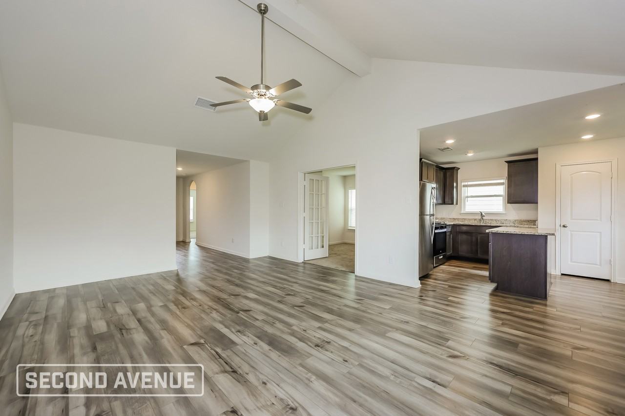 1321 Woodwinds Dr - Photo 5 of 28