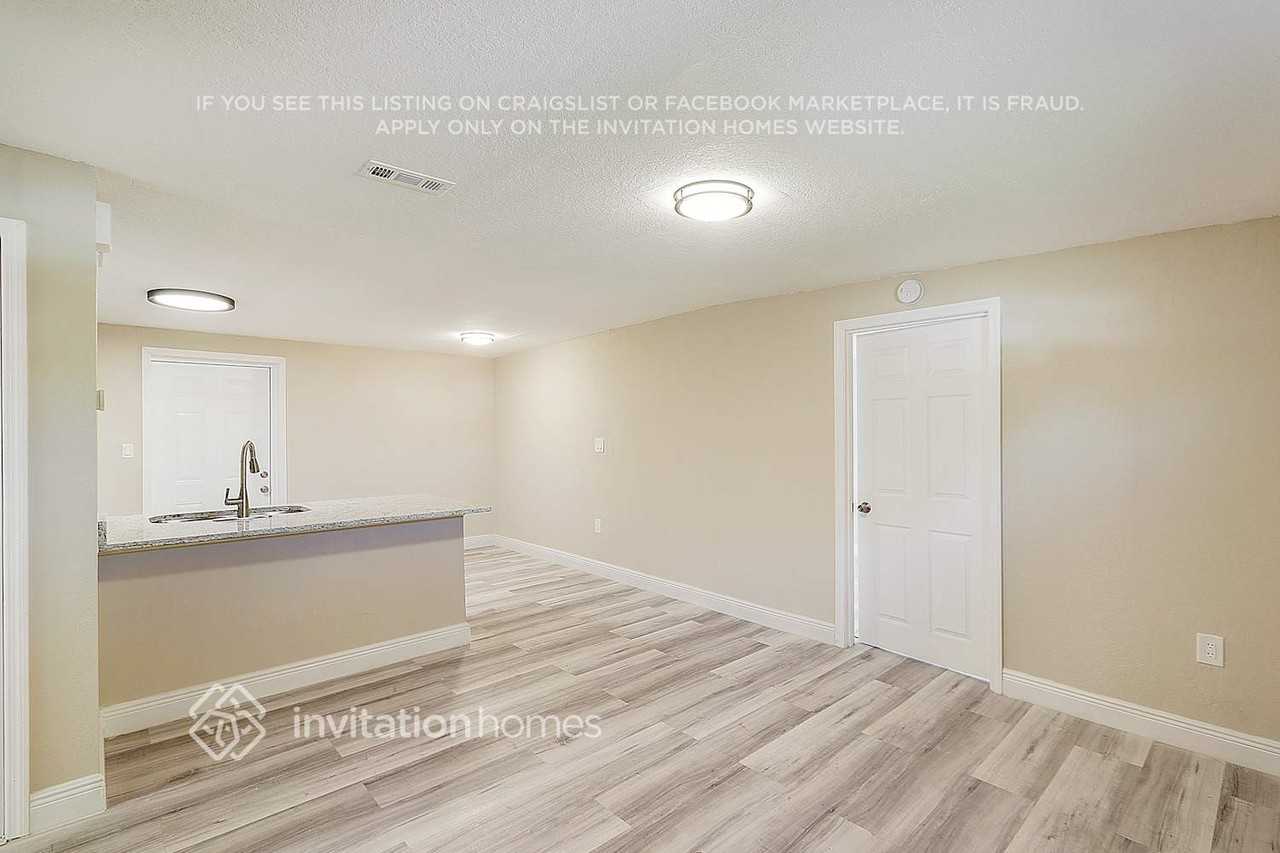 7111 Dellwood Dr - Photo 5 of 31