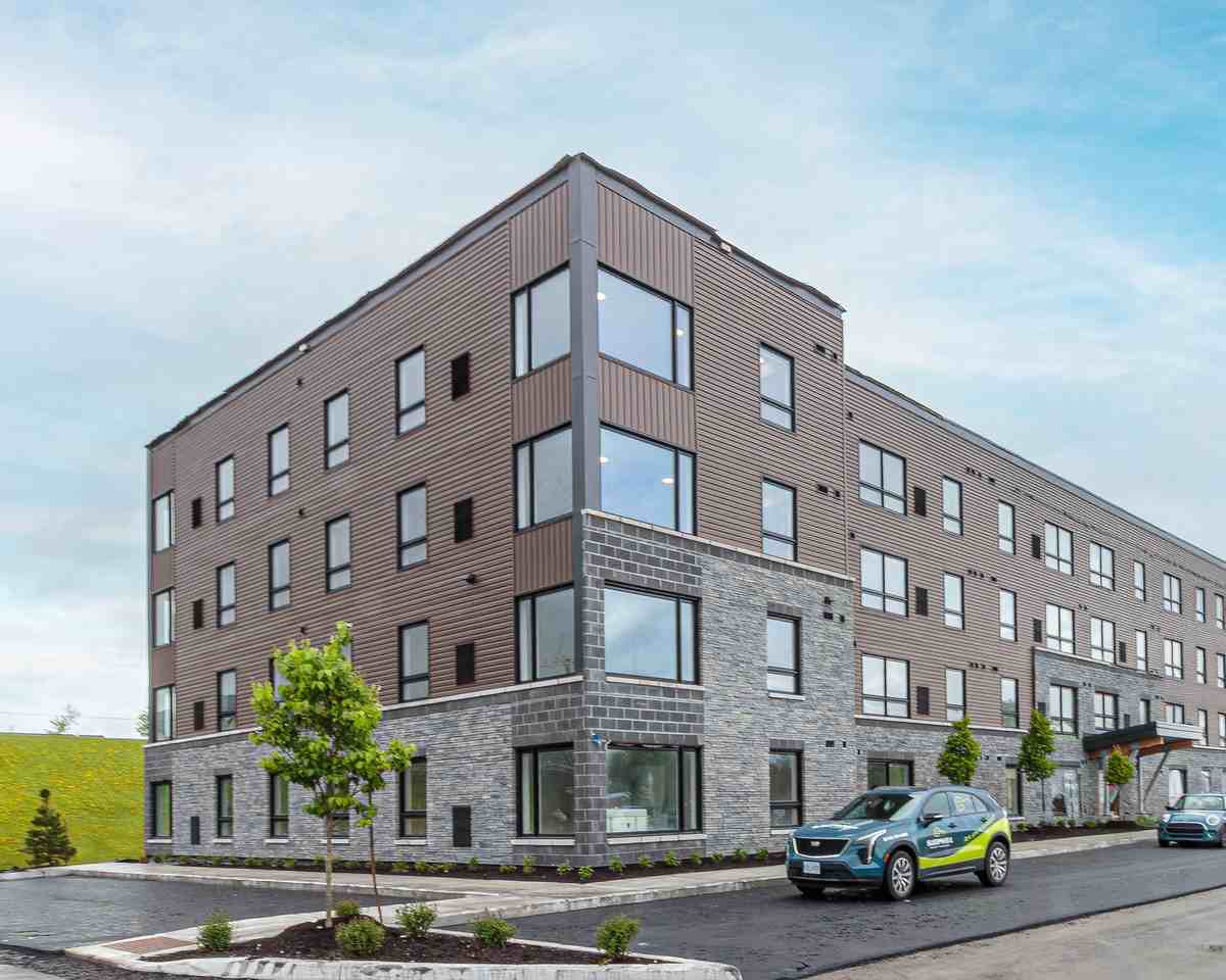 12 Thomas Street South - Photo 2 of 40