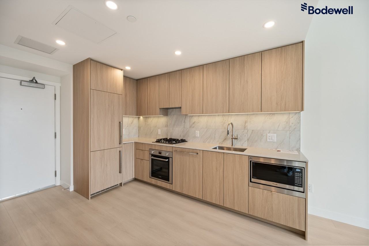 Alina - Photo 3 of 16