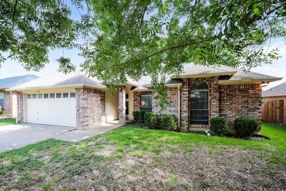 819 Crystal Creek Ln - Photo 3 of 16