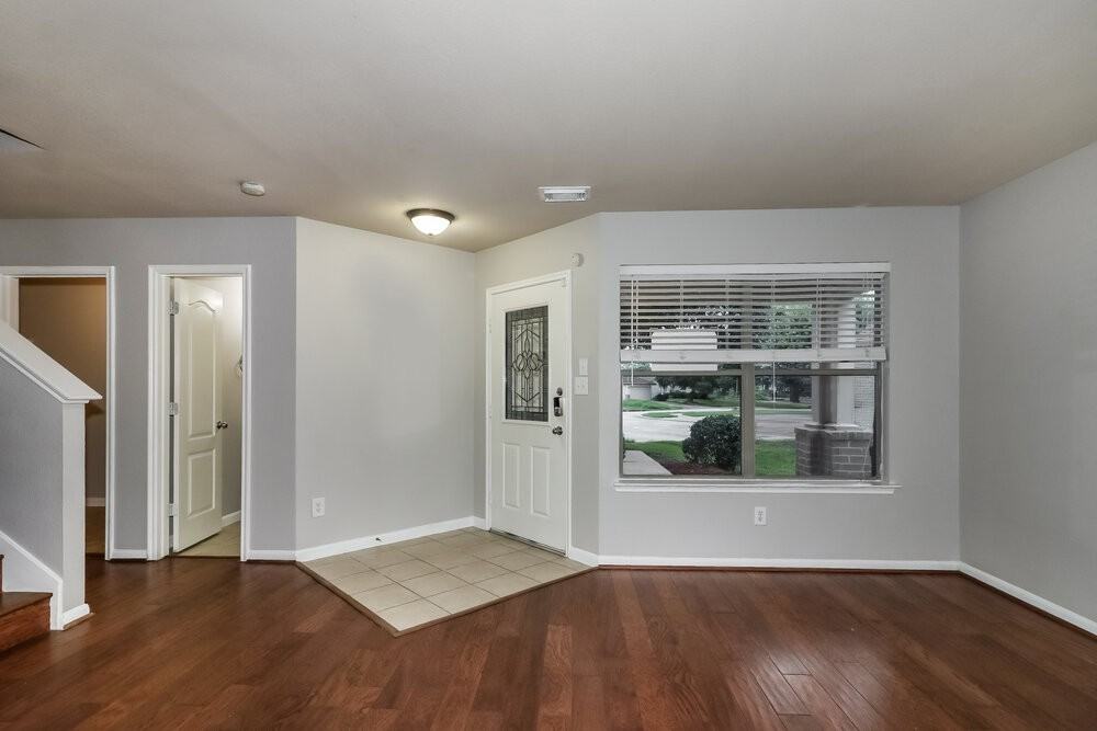 6403 Misty Brook Bend Ct - Photo 5 of 17