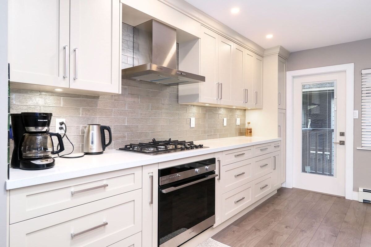 1690 Lawson Avenue - Photo 3 of 23