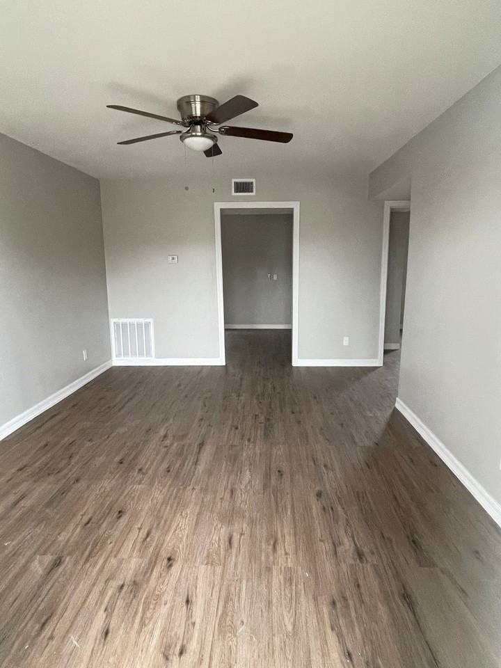 913 Athol Street - Photo 4 of 10