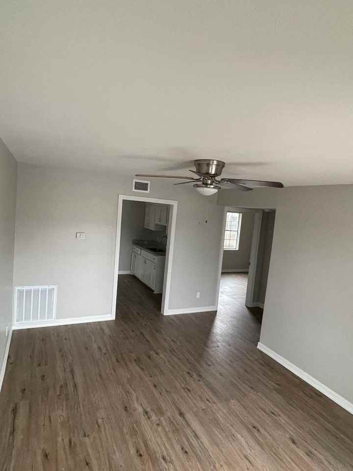 913 Athol Street - Photo 6 of 10