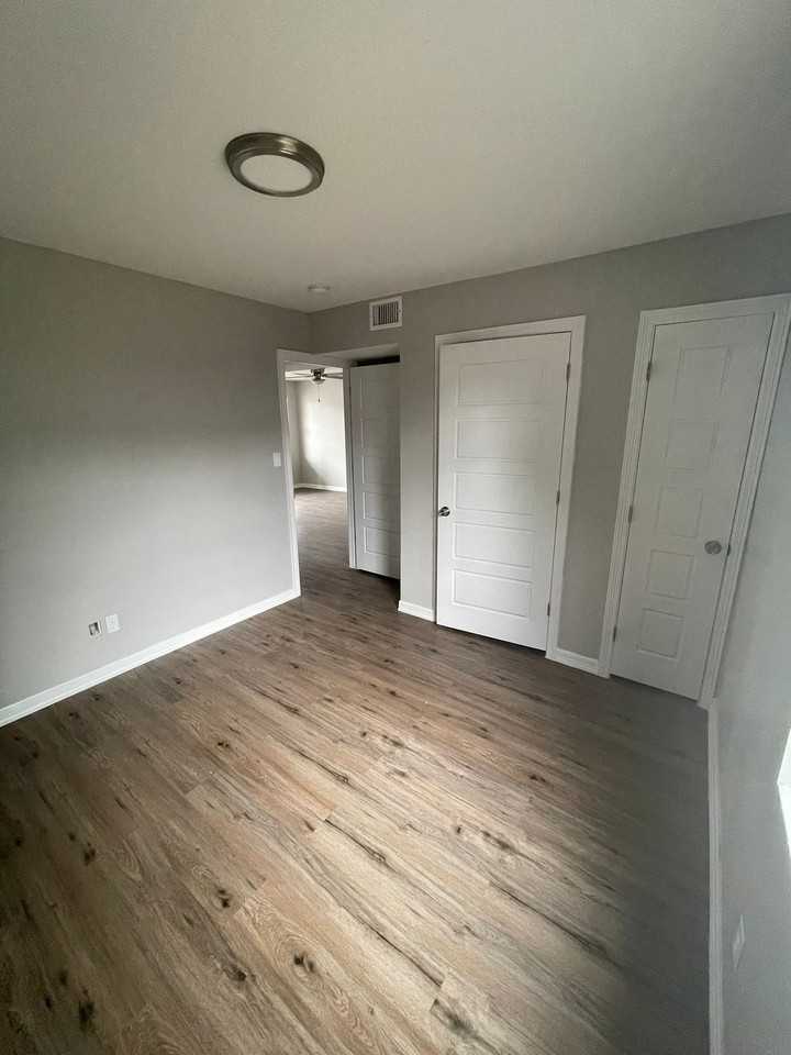 913 Athol Street - Photo 7 of 10