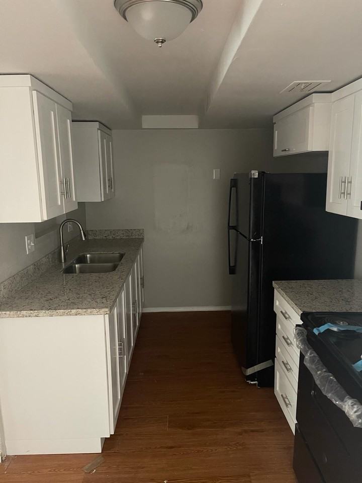 102 South Holland Avenue - Photo 4 of 15