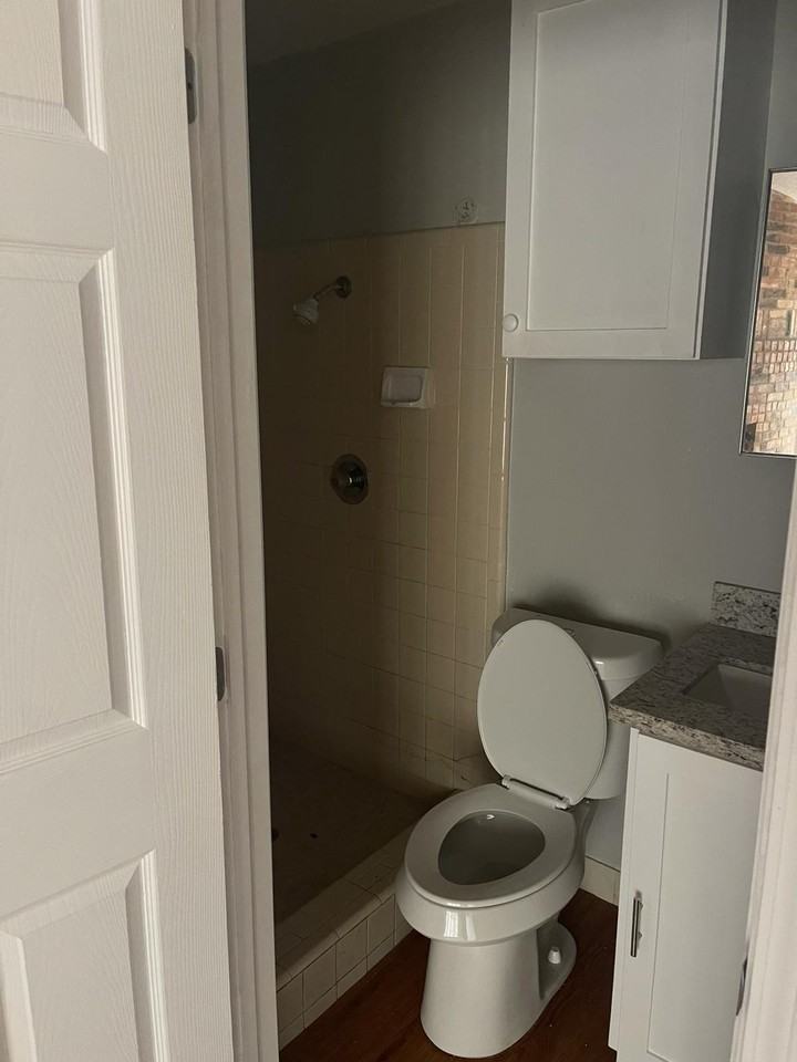 102 South Holland Avenue - Photo 5 of 15