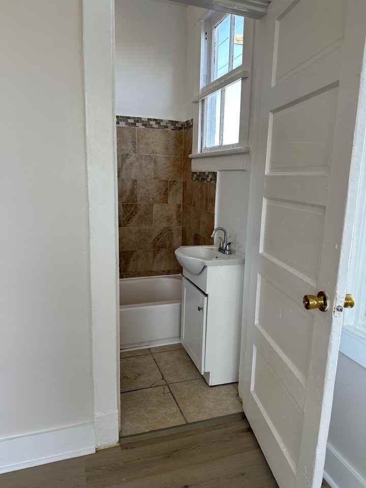 4000 Prytania - Photo 5 of 18