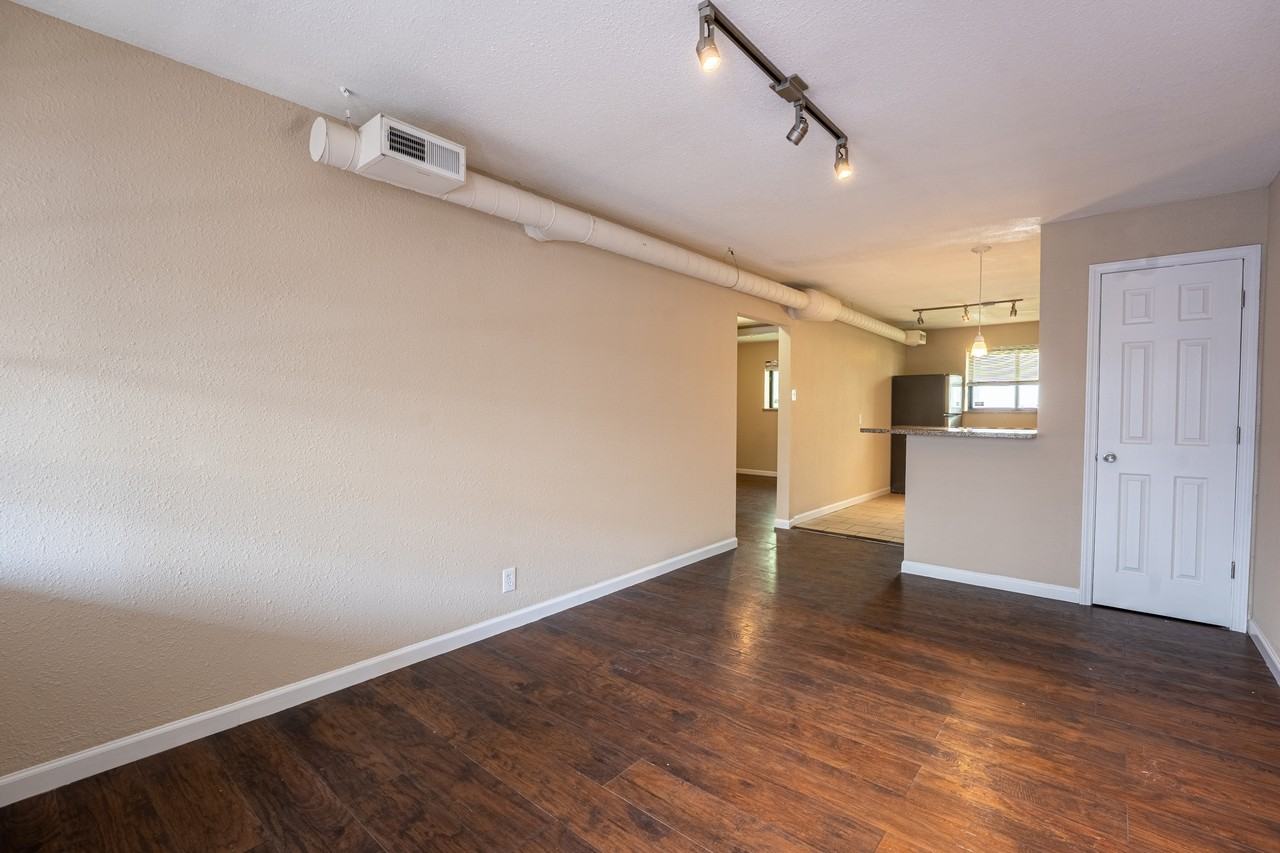 3960 West Pine Boulevard - Photo 2 of 9