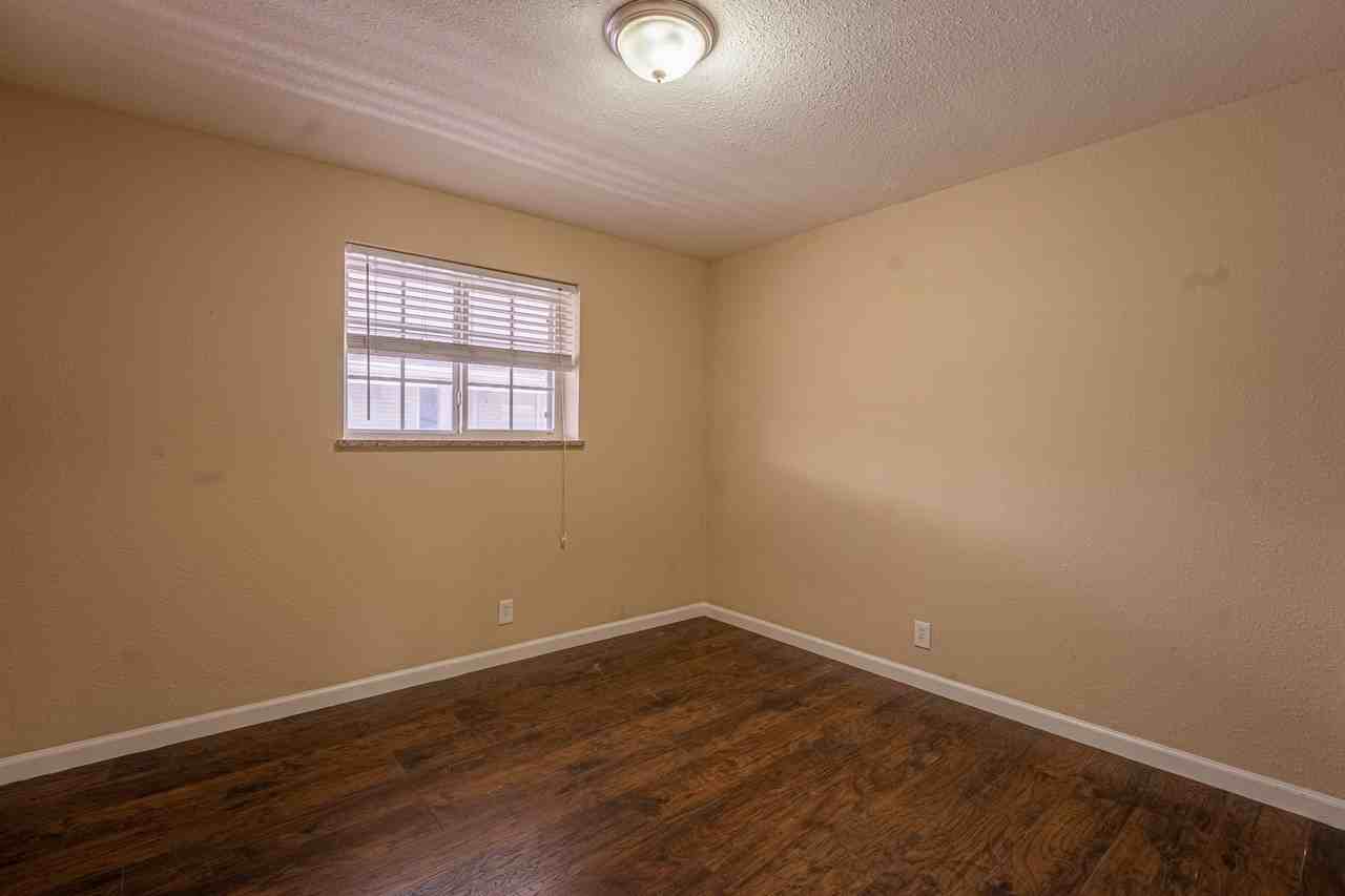 3960 West Pine Boulevard - Photo 6 of 9