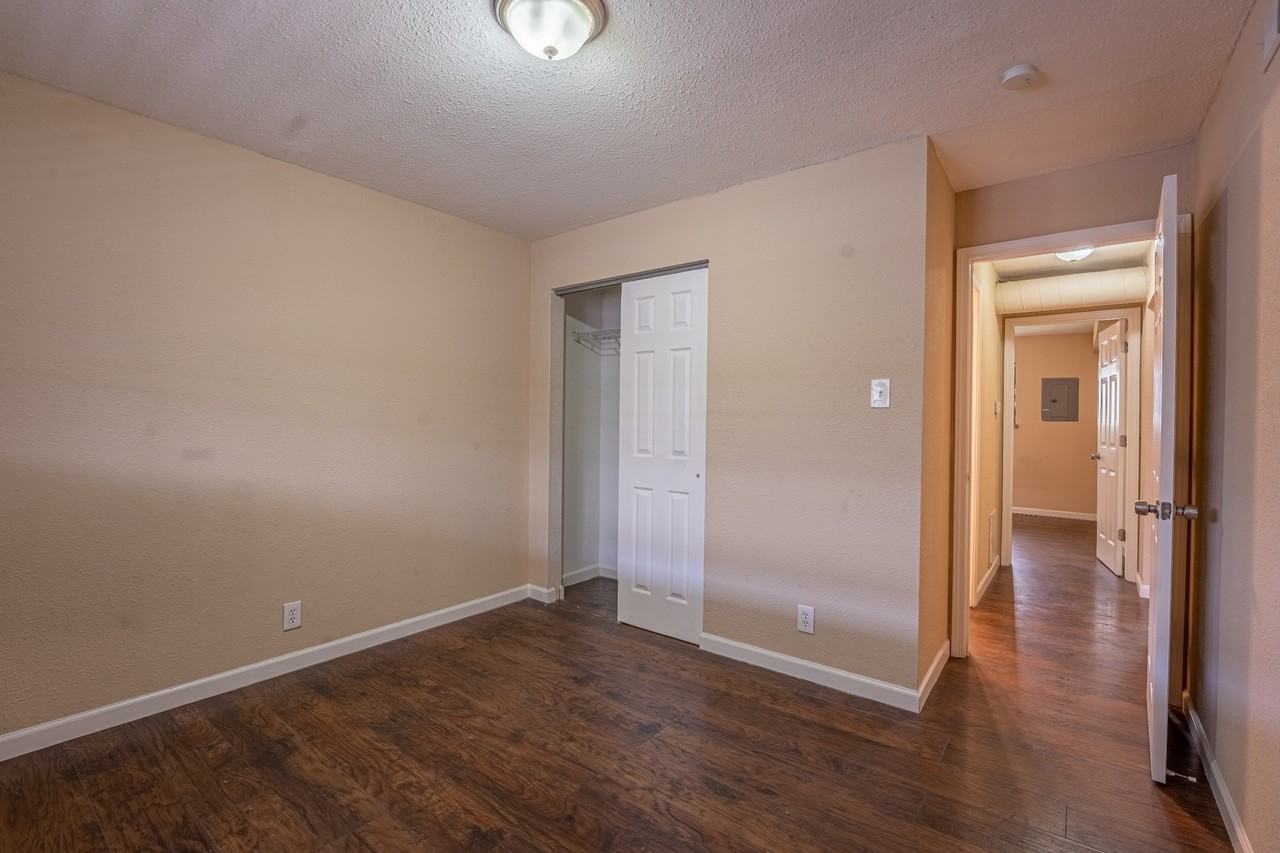 3960 West Pine Boulevard - Photo 7 of 9