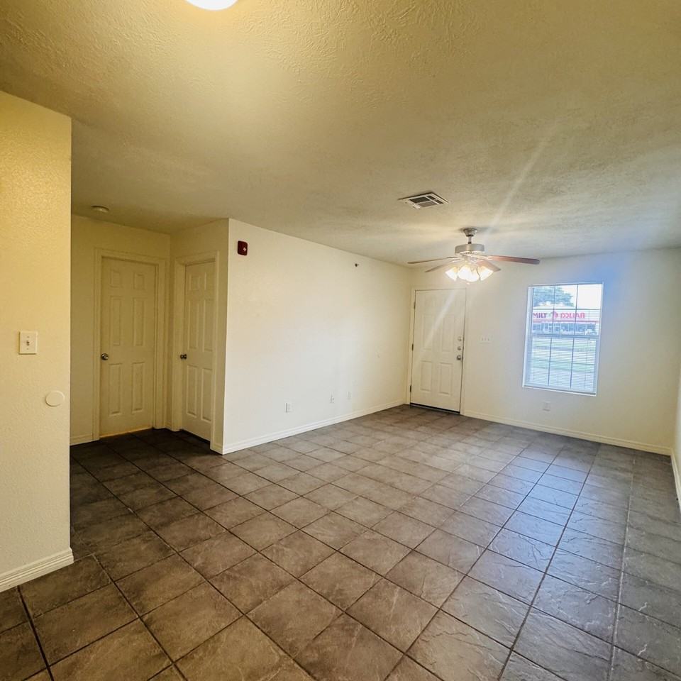 1518 Magnolia Ave - Photo 3 of 13